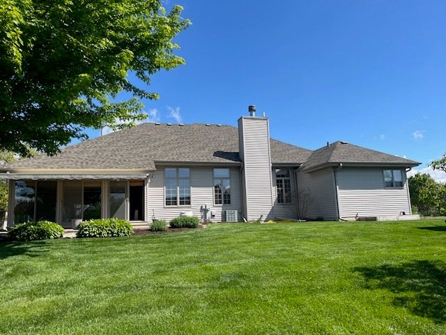 26525 S Lyndsay Drive, Channahon, IL 60410