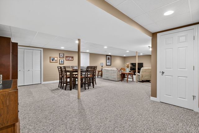 26525 S Lyndsay Drive, Channahon, IL 60410
