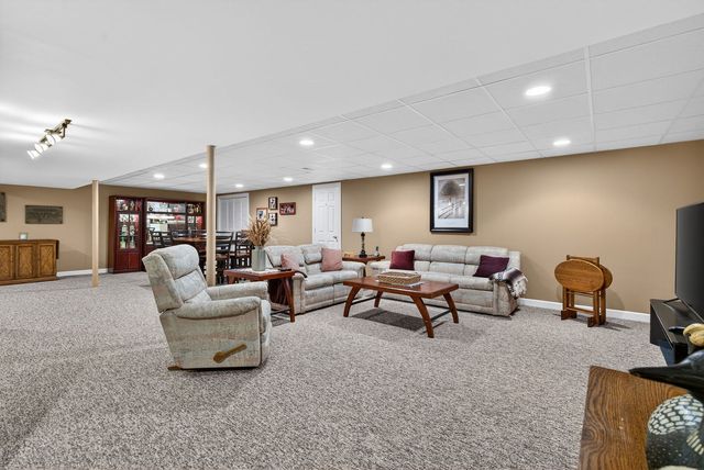 26525 S Lyndsay Drive, Channahon, IL 60410