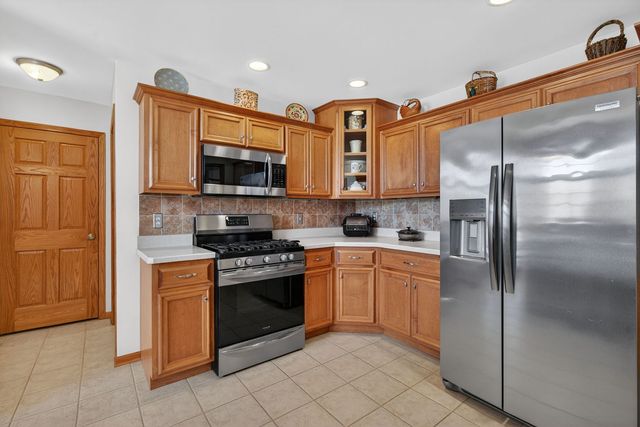 26525 S Lyndsay Drive, Channahon, IL 60410
