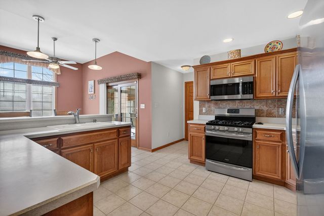 26525 S Lyndsay Drive, Channahon, IL 60410