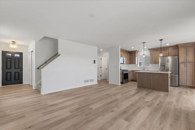 619 Belmont DRIVE, Watertown, WI 53094