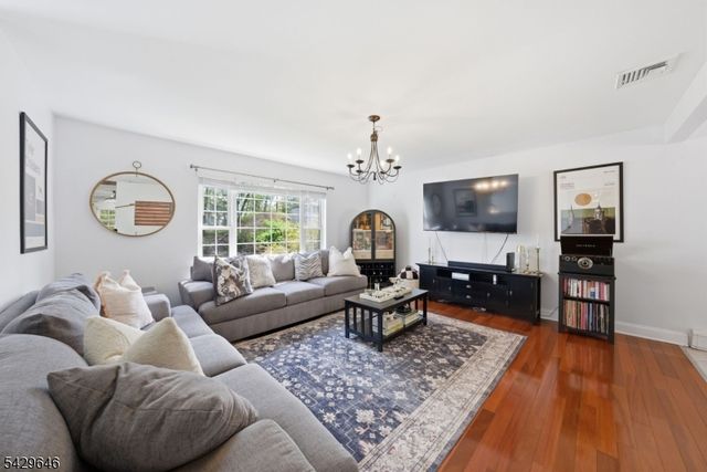 7 Brendona Ave, Hopatcong Boro, NJ 07874