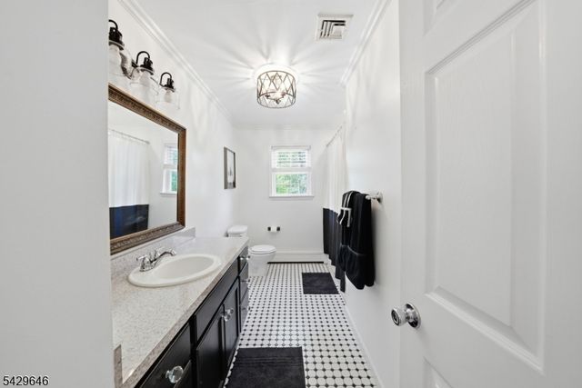 7 Brendona Ave, Hopatcong Boro, NJ 07874