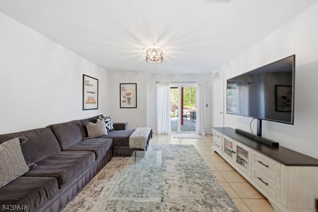 7 Brendona Ave, Hopatcong Boro, NJ 07874