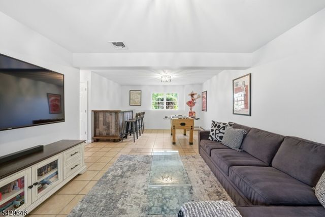 7 Brendona Ave, Hopatcong Boro, NJ 07874