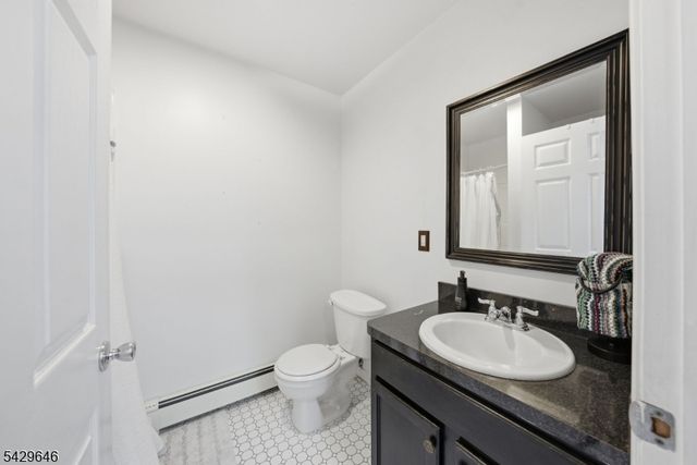7 Brendona Ave, Hopatcong Boro, NJ 07874
