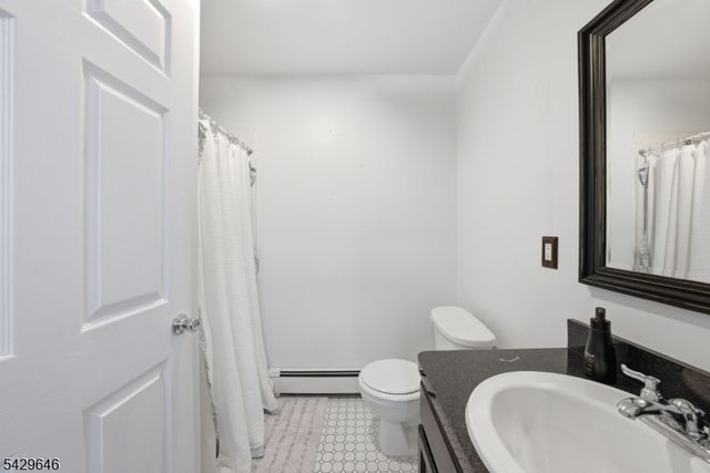 7 Brendona Ave, Hopatcong Boro, NJ 07874