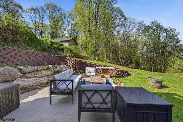 7 Brendona Ave, Hopatcong Boro, NJ 07874
