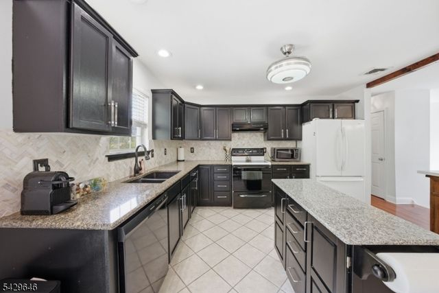 7 Brendona Ave, Hopatcong Boro, NJ 07874