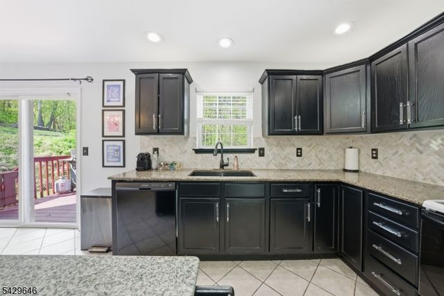 7 Brendona Ave, Hopatcong Boro, NJ 07874