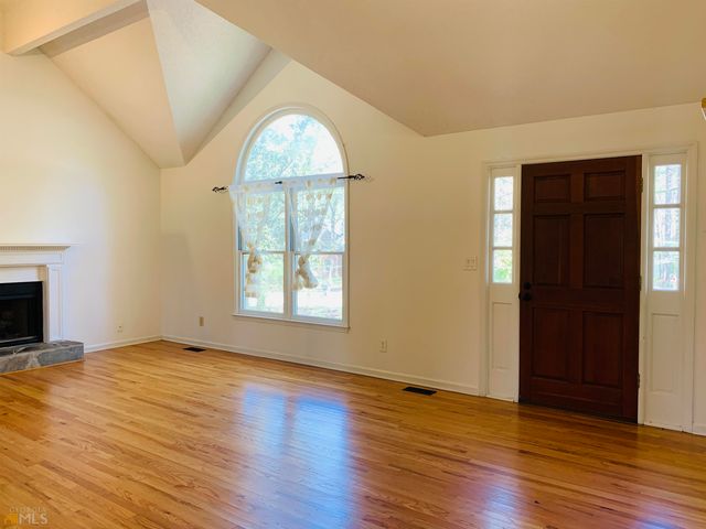 210 Spring Forest Way, Sharpsburg, GA 30277