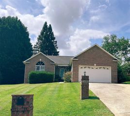2436 23rd Avenue Drive NE, Hickory, NC 28601
