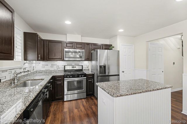 50419 Corey Avenue, Chesterfield Township, MI 48051