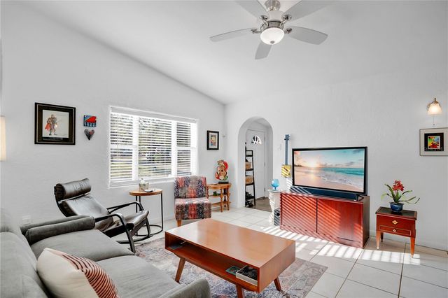 500 E CRYSTAL LAKE STREET, Orlando, FL 32806