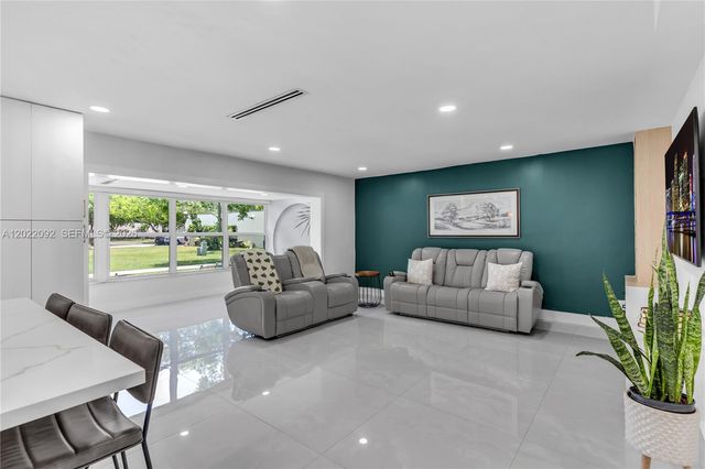 17105 SW 113th Court 11531E, Miami, FL 33157