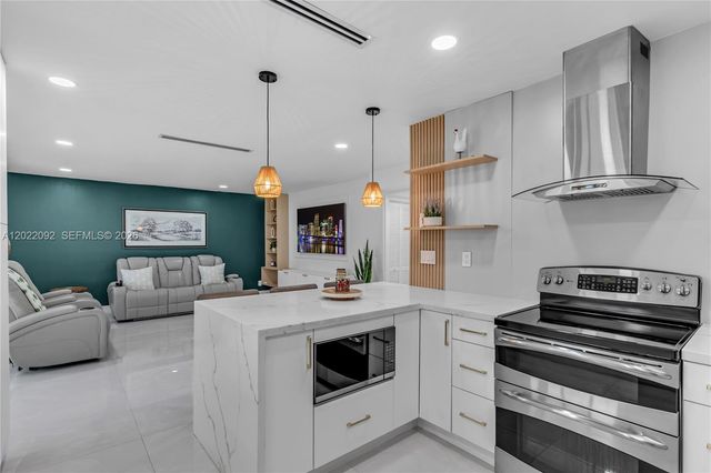 17105 SW 113th Court 11531E, Miami, FL 33157