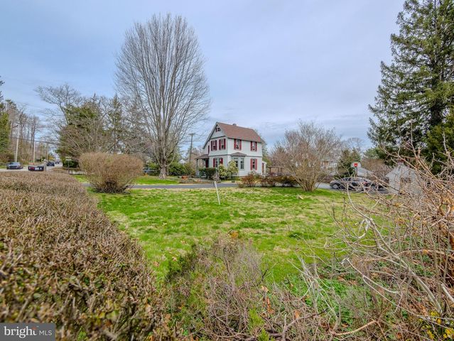 332 N PROVIDENCE RD, Wallingford, PA 19086