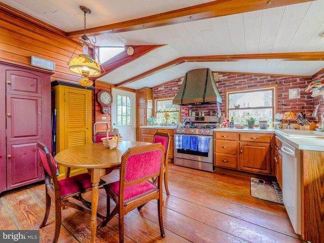 332 N PROVIDENCE RD, Wallingford, PA 19086