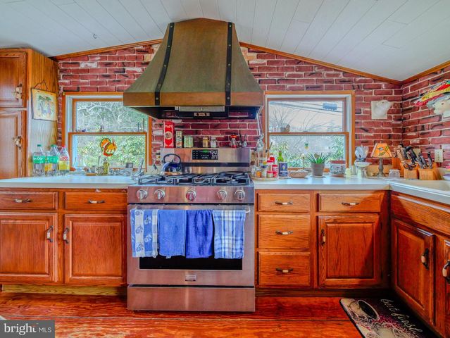 332 N PROVIDENCE RD, Wallingford, PA 19086