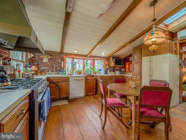 332 N PROVIDENCE RD, Wallingford, PA 19086