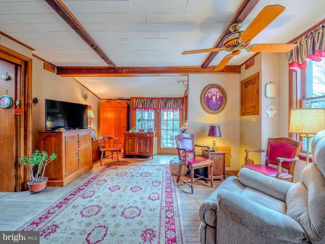 332 N PROVIDENCE RD, Wallingford, PA 19086