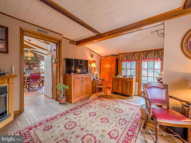 332 N PROVIDENCE RD, Wallingford, PA 19086