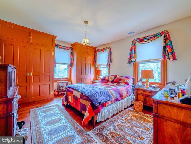 332 N PROVIDENCE RD, Wallingford, PA 19086