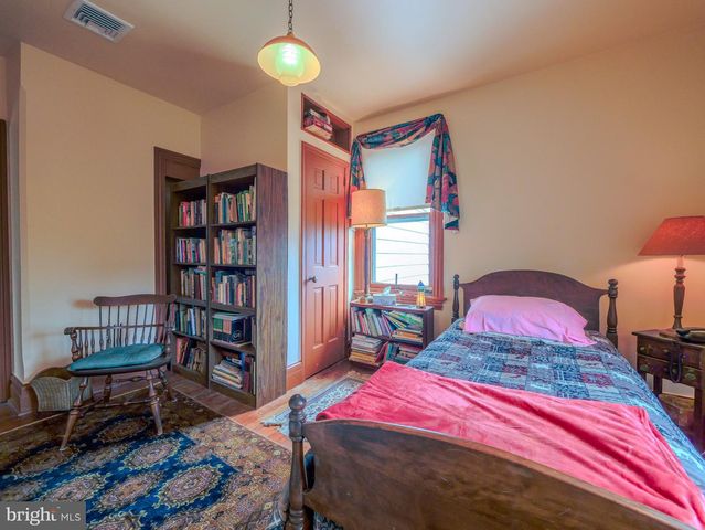 332 N PROVIDENCE RD, Wallingford, PA 19086