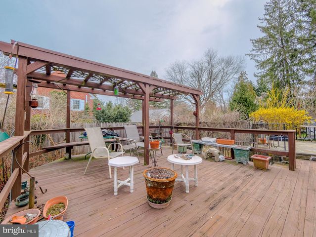 332 N PROVIDENCE RD, Wallingford, PA 19086