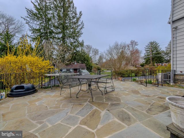 332 N PROVIDENCE RD, Wallingford, PA 19086