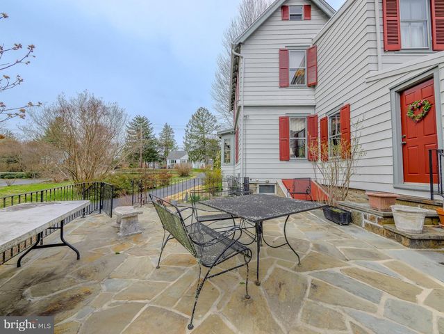 332 N PROVIDENCE RD, Wallingford, PA 19086