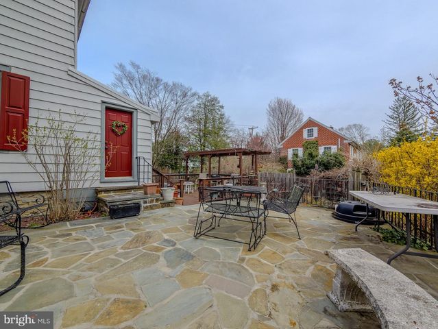 332 N PROVIDENCE RD, Wallingford, PA 19086