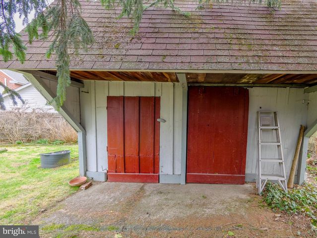 332 N PROVIDENCE RD, Wallingford, PA 19086