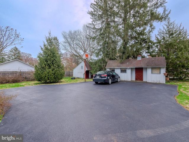 332 N PROVIDENCE RD, Wallingford, PA 19086
