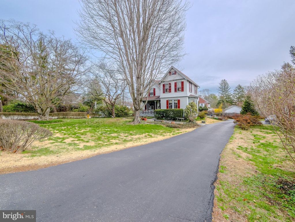 332 N PROVIDENCE RD, Wallingford, PA 19086