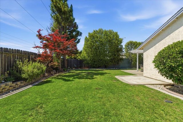 632 Hanisch Dr, Roseville, CA 95678