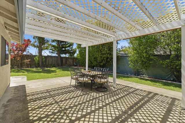 632 Hanisch Dr, Roseville, CA 95678