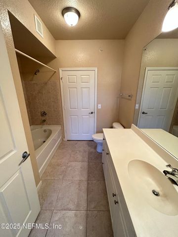 8539 GATE Parkway W 9423, Jacksonville, FL 32216