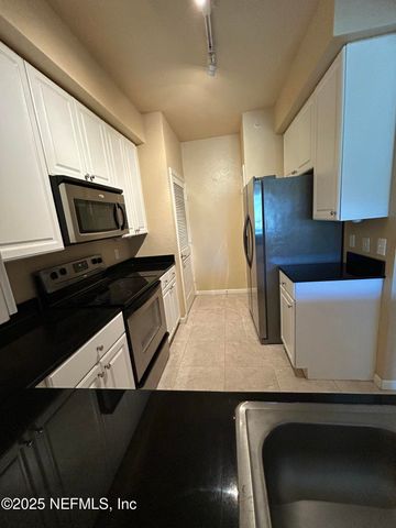 8539 GATE Parkway W 9423, Jacksonville, FL 32216