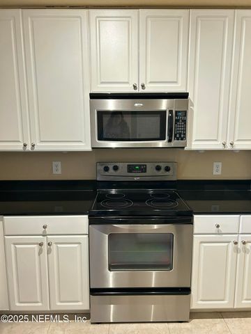 8539 GATE Parkway W 9423, Jacksonville, FL 32216