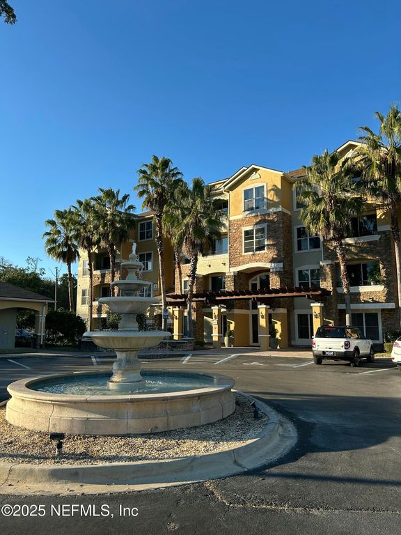 8539 GATE Parkway W 9423, Jacksonville, FL 32216