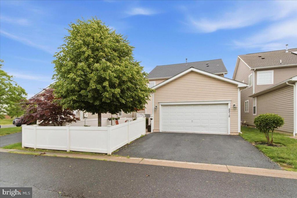 Image 42 of property listing at 2212 SAINT JOSEPHS DR, Bowie, MD 20721
