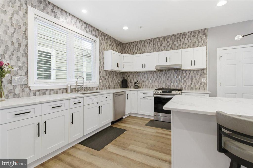 Image 8 of property listing at 2212 SAINT JOSEPHS DR, Bowie, MD 20721