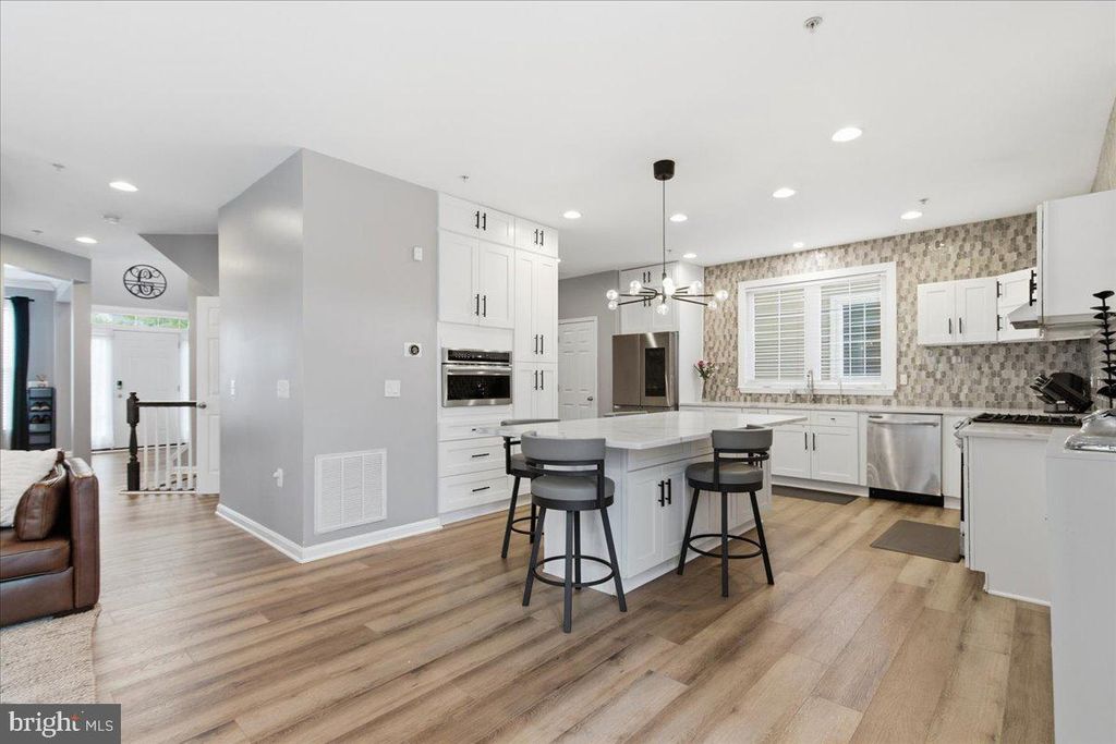 Image 9 of property listing at 2212 SAINT JOSEPHS DR, Bowie, MD 20721