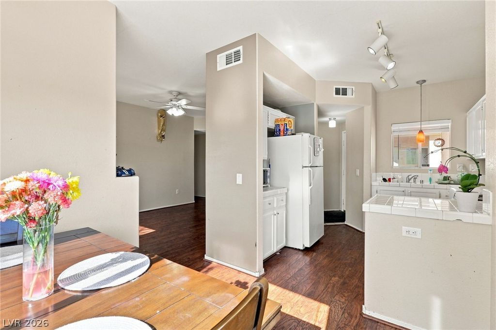 1050 East Cactus Avenue 2094, Las Vegas, NV 89183 — photo 4