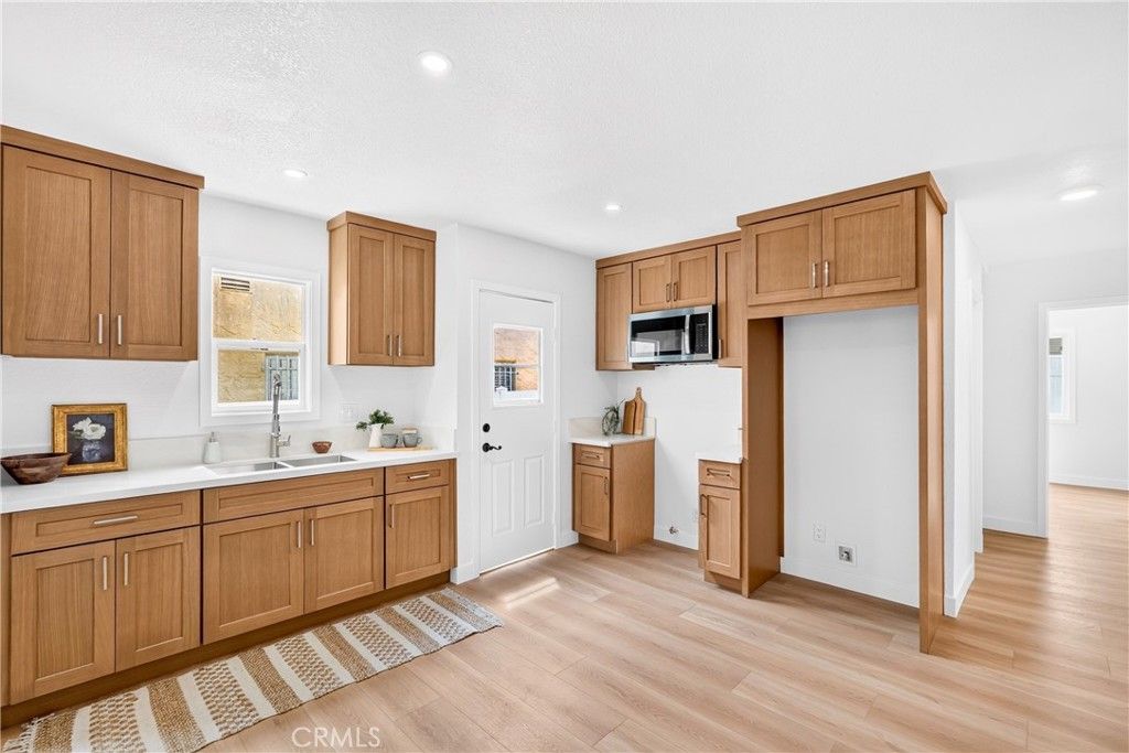 Image 15 of property listing at 1428 W 91st Street, Los Angeles, CA 90047