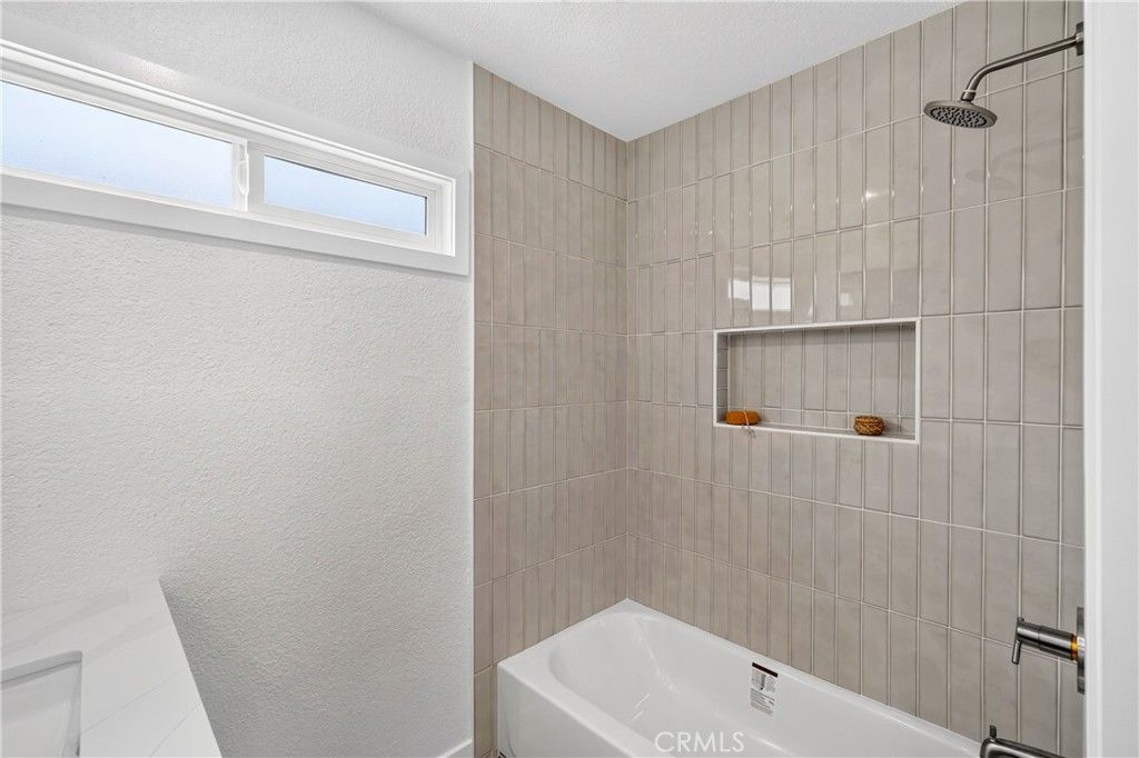 Image 17 of property listing at 1428 W 91st Street, Los Angeles, CA 90047