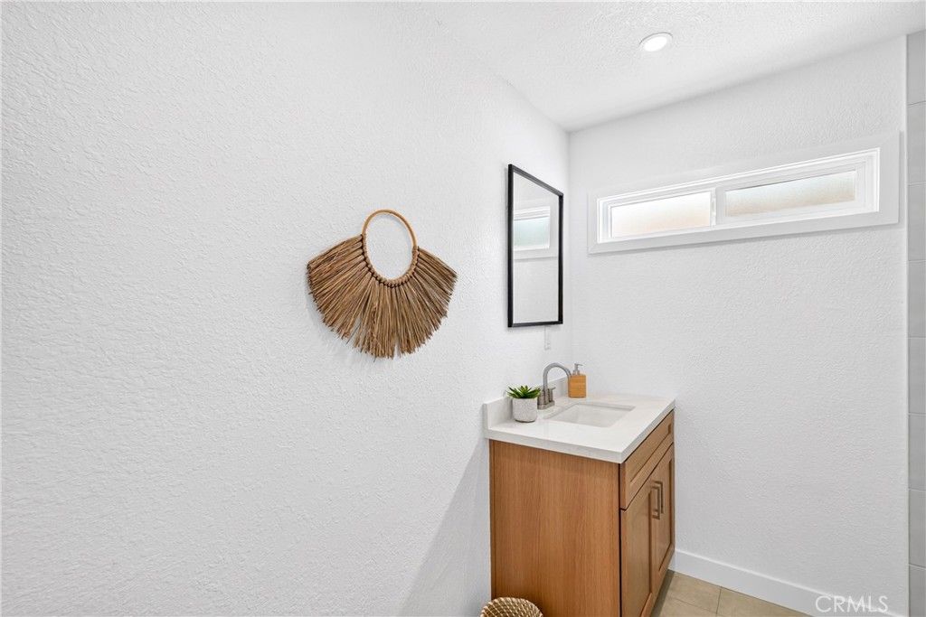Image 19 of property listing at 1428 W 91st Street, Los Angeles, CA 90047