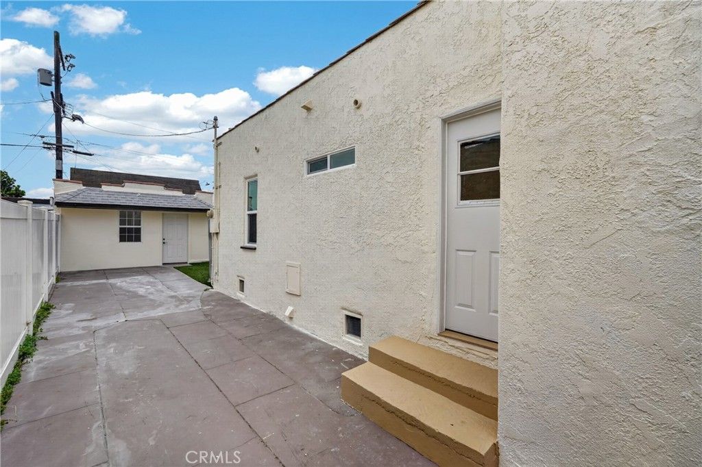 Image 32 of property listing at 1428 W 91st Street, Los Angeles, CA 90047